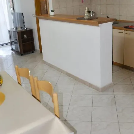 Aparthotel Arija Povlja (Brac)